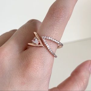 Hold NWOT Rose gold X ring